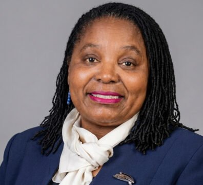 Mme Rosemary Shumirayi Chikarakara Mpofu  (Vice Présidente)